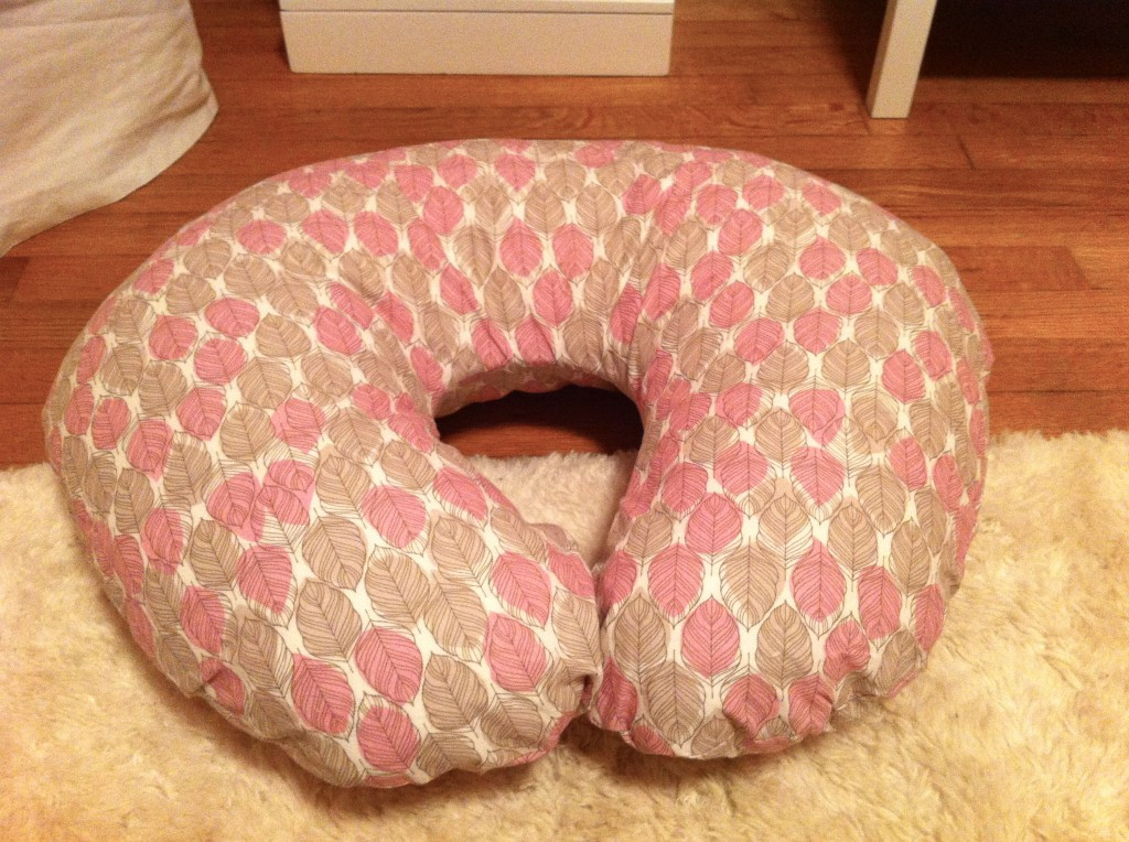 DIY Baby Pillows
 DIY Nursing Pillow with Removable Cover – Dee Wilcox
