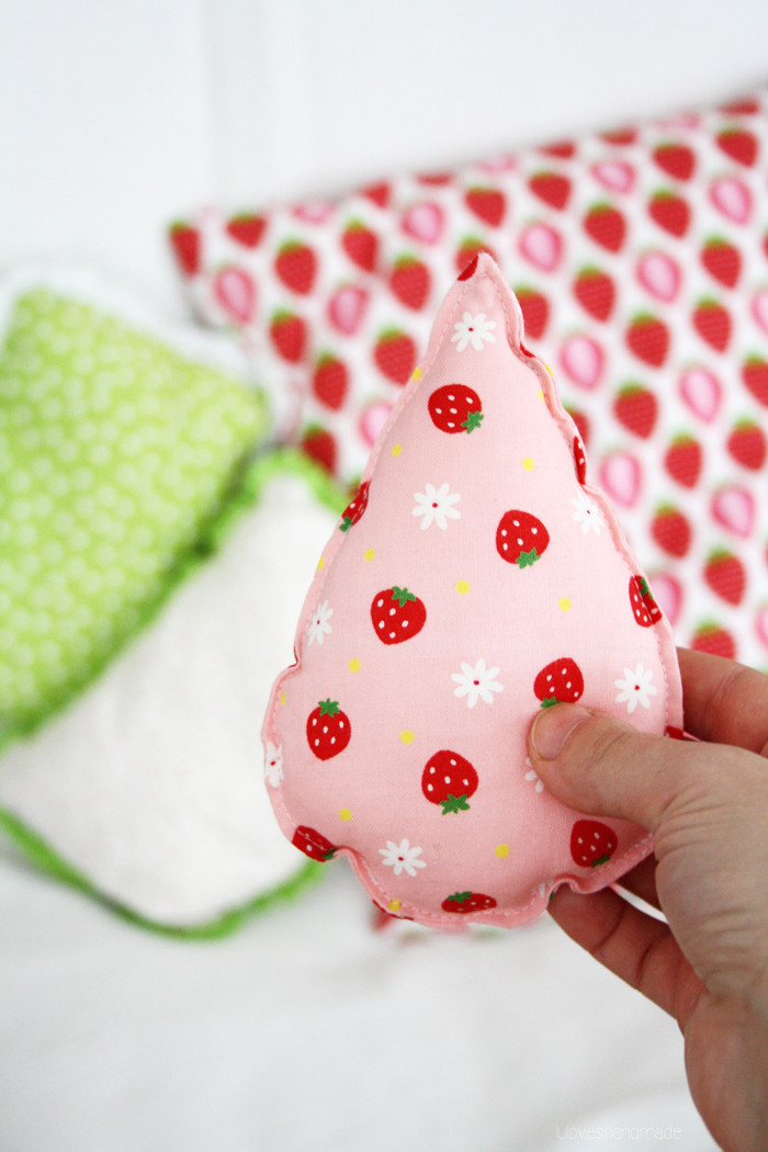 DIY Baby Rattle
 Luloveshandmade DIY Drop Baby Rattle Sewing Tutorial