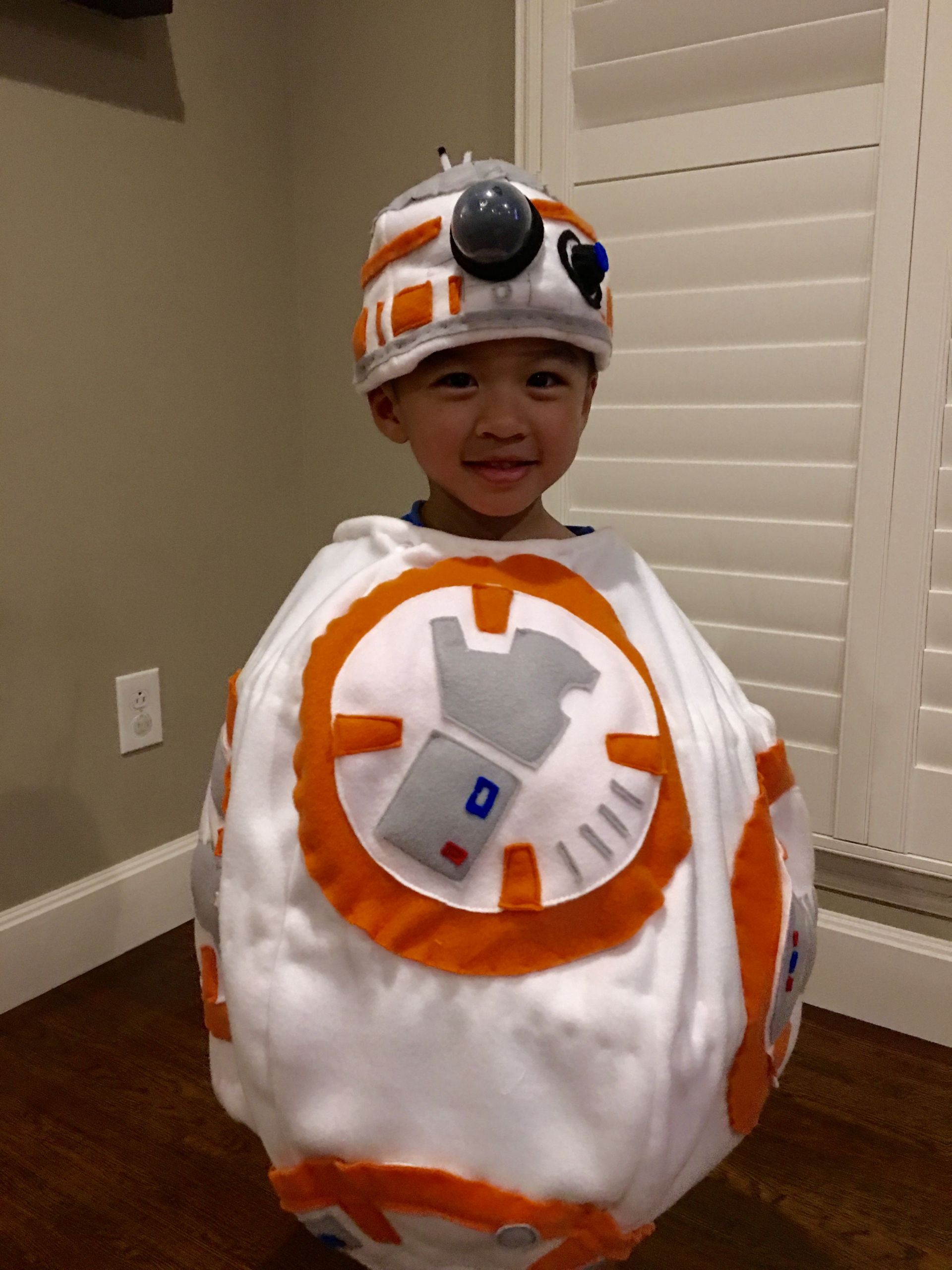 DIY Bb8 Costume
 Star Wars The Force Awakens BB 8 droid costume