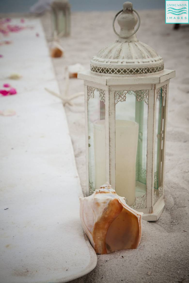 DIY Beach Wedding
 DIY Beach Wedding Centerpieces and Decor [A Chic Mermaid
