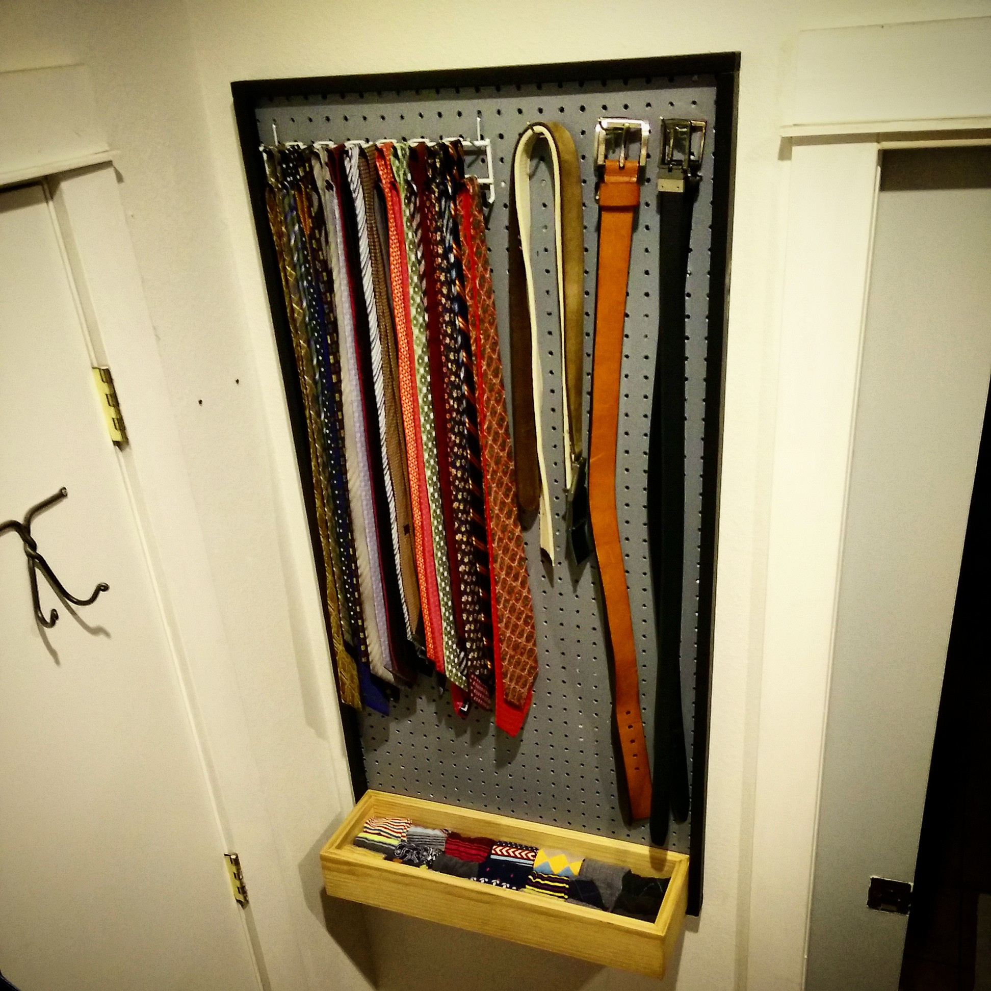 DIY Belt Rack
 tie rack belt rack sock organizer DIY project