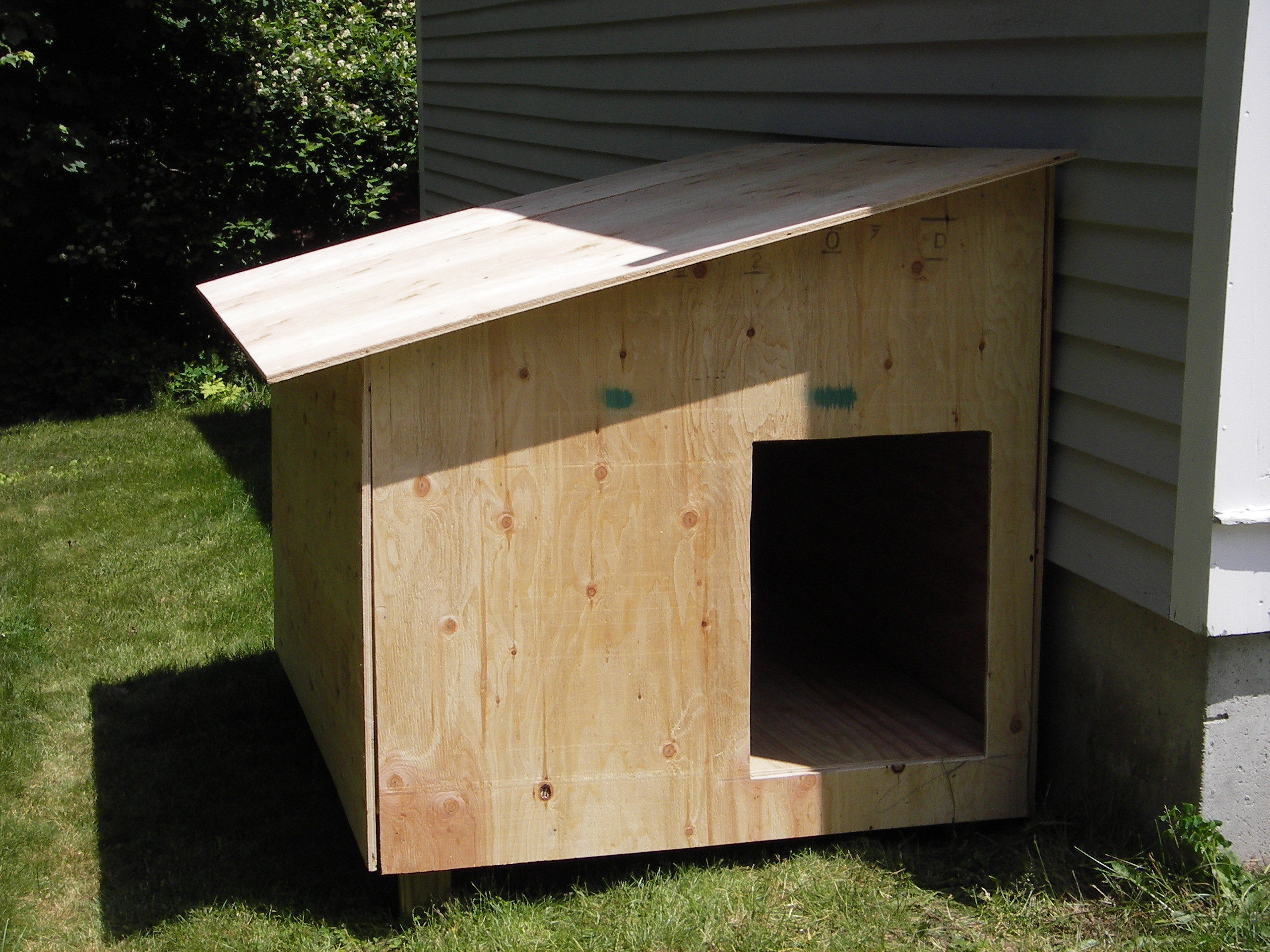 DIY Big Dog House
 Claypool Dog House
