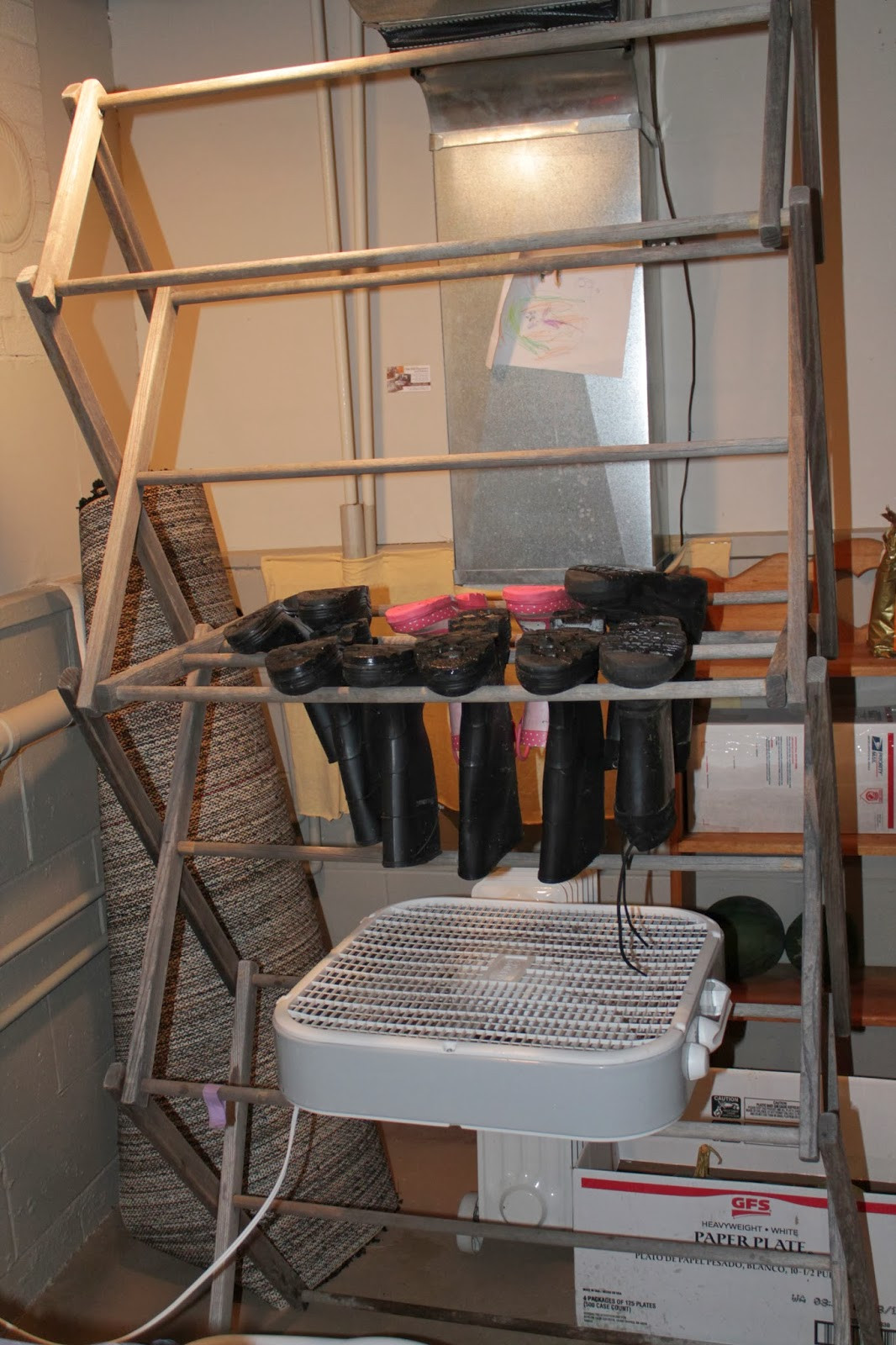 DIY Boot Dryer Rack
 Mamma Can Do It How to make a homemade boot dryer