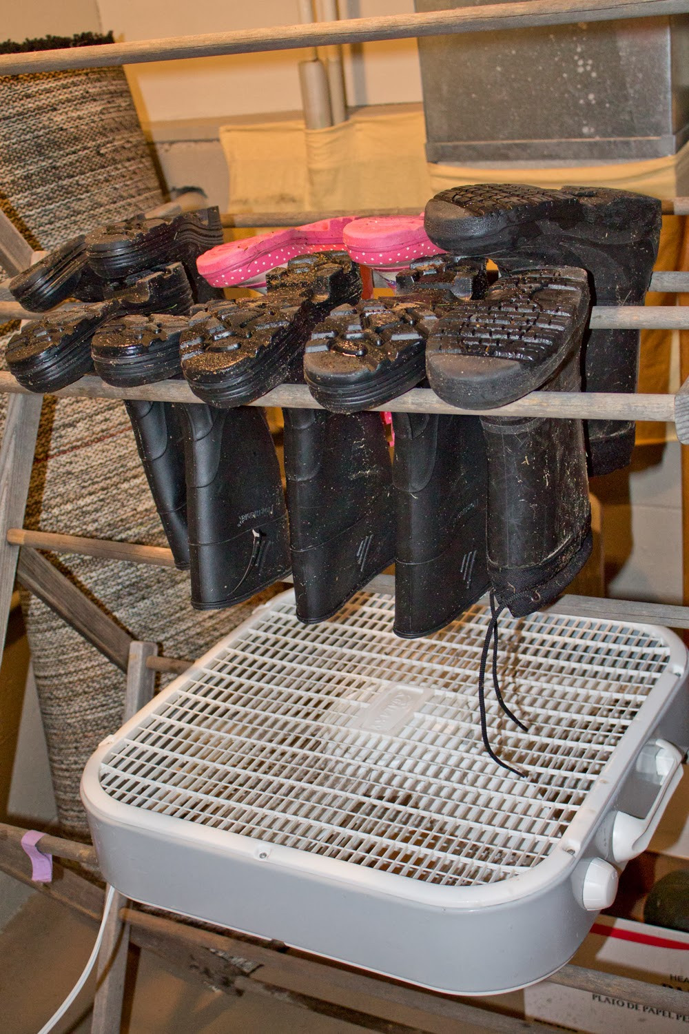 DIY Boot Dryer Rack
 Mamma Can Do It How to make a homemade boot dryer