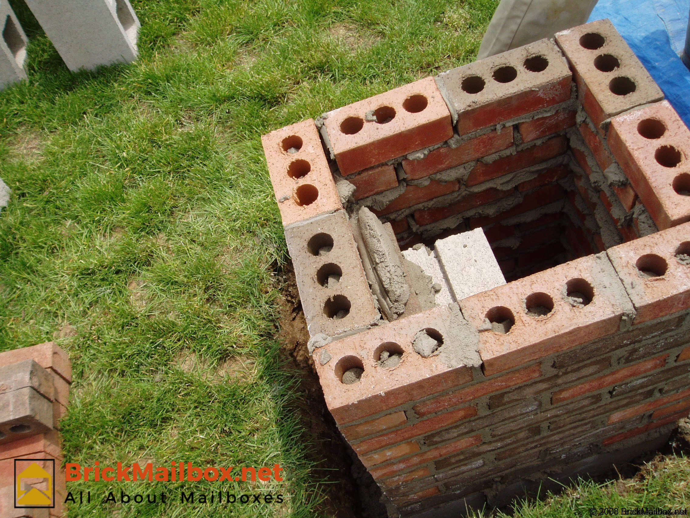 DIY Brick Mailbox
 How to Build a Brick Mailbox in pictures