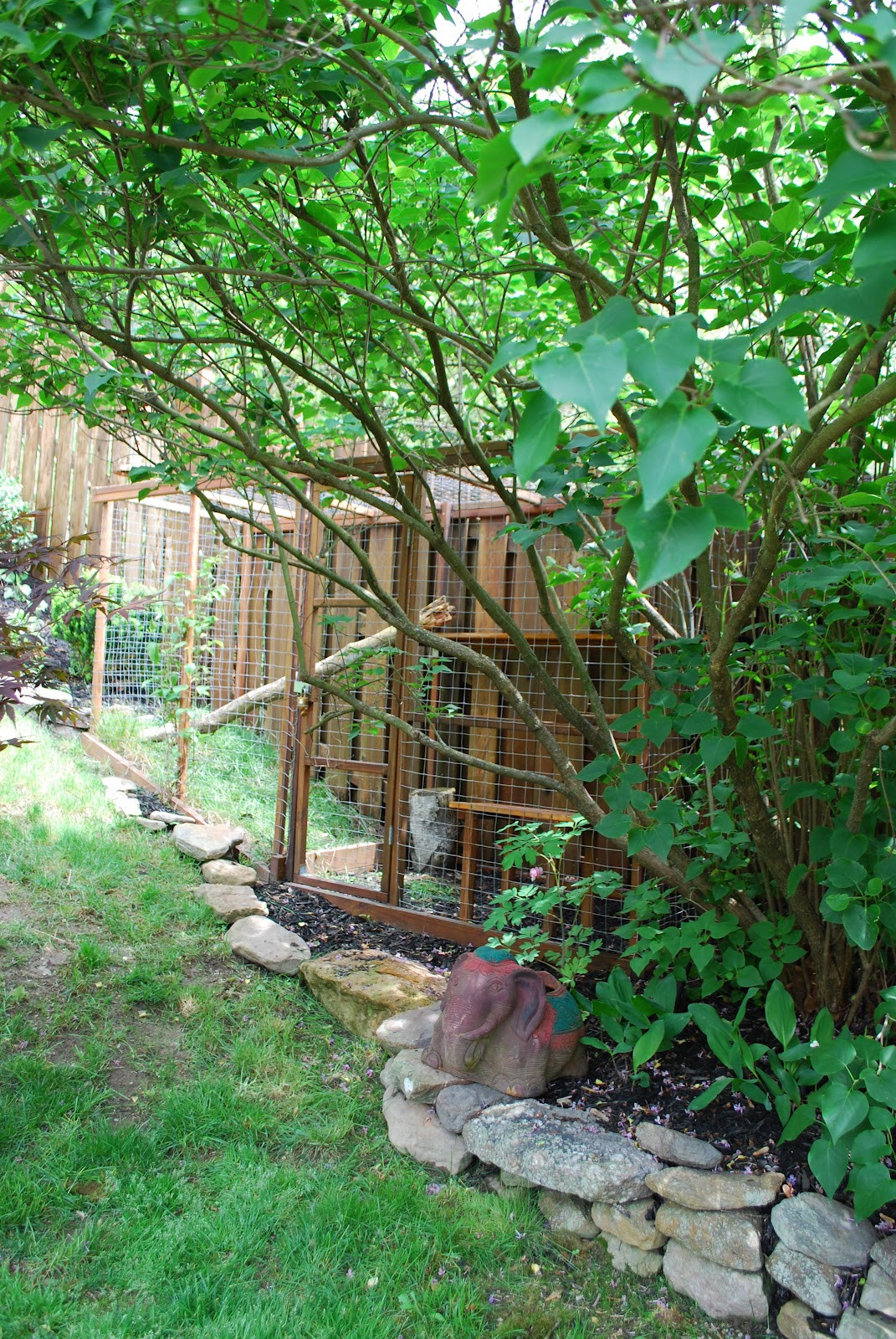 DIY Cat Outdoor Enclosure
 Easy DIY Cat Enclosure to keep your indoor cats happy and safe