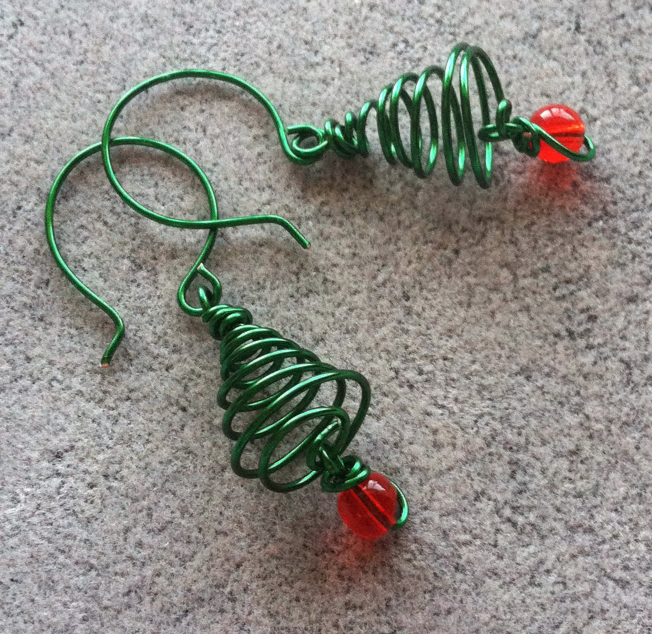 DIY Christmas Earrings
 SoftFlexGirl DIY Holidays Christmas Tree Wire Earrings