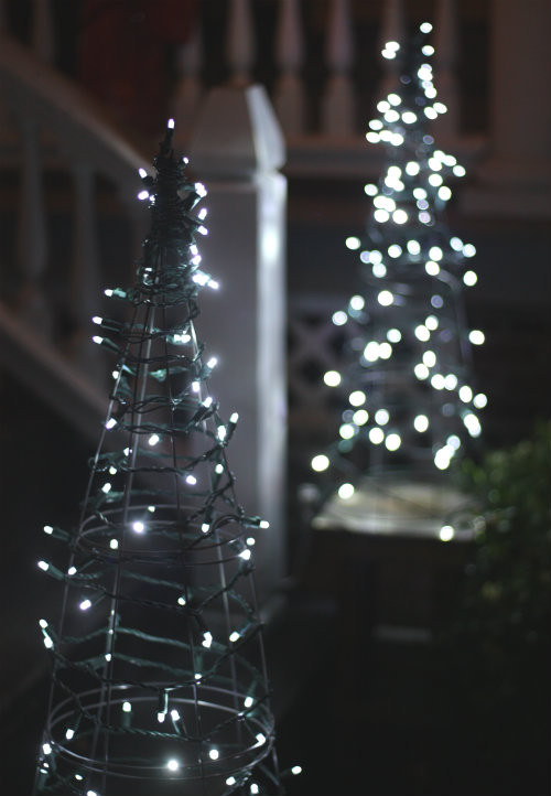 DIY Christmas Light Tree
 15 Beautiful Christmas Outdoor Lighting DIY Ideas