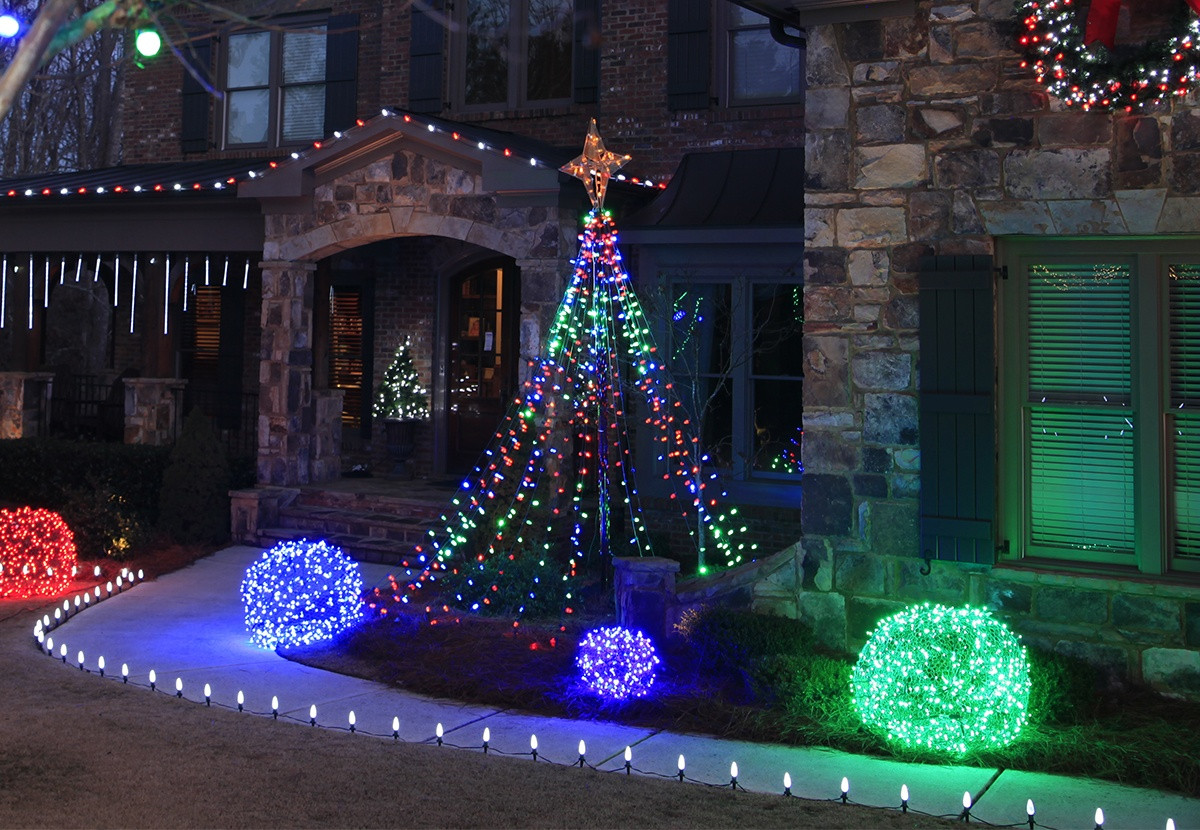DIY Christmas Light Tree
 7 Sparkling Ideas for Home Exterior Holiday Decorations