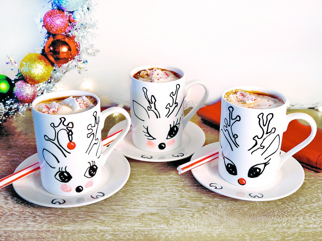 DIY Christmas Mug
 DIY Holiday Reindeer Mugs