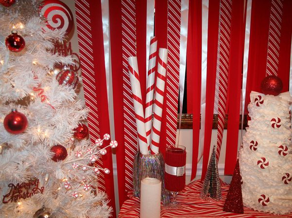 DIY Christmas Photo Backdrop
 Everyday Celebrating DIY Ribbon Wall