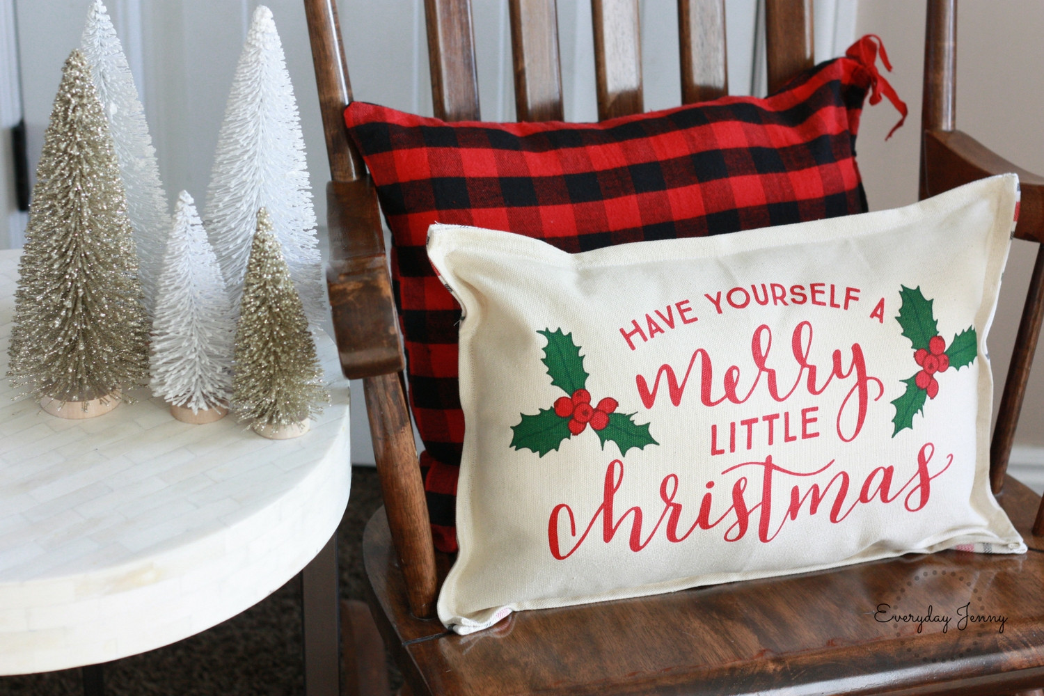 DIY Christmas Pillows
 DIY 15 MINUTE PILLOW FROM PLACEMATS