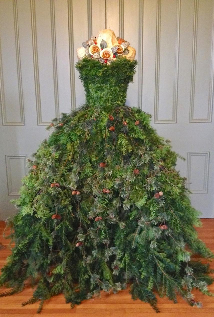 DIY Christmas Tree
 DIY Mannequin Christmas Tree – 9 Dress Form Tutorials Free