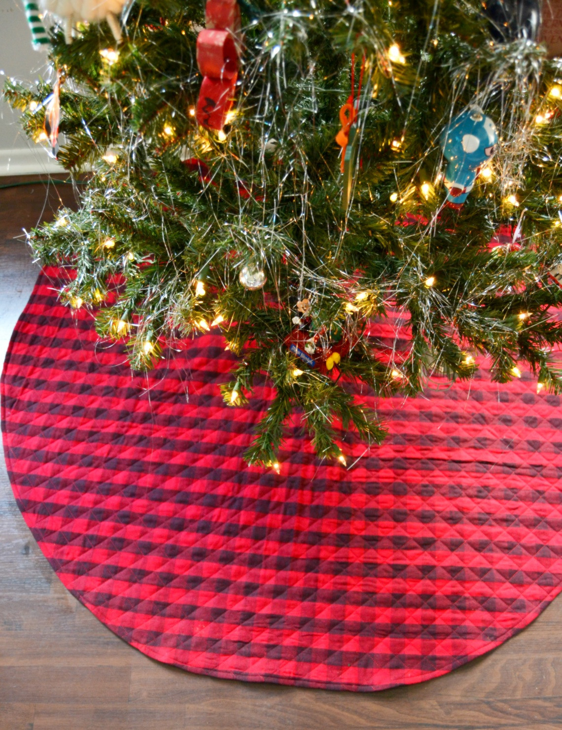 DIY Christmas Tree Skirts
 The DIY Christmas Tree Skirt that s Super Easy – Mary
