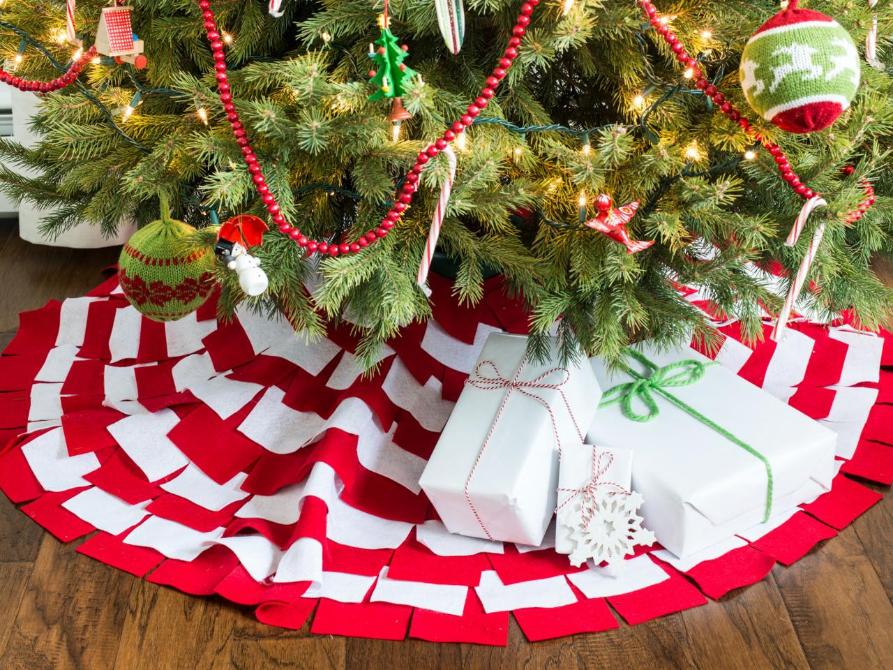 DIY Christmas Tree Skirts
 Top 25 DIY Christmas Tree Skirts Christmas Celebration