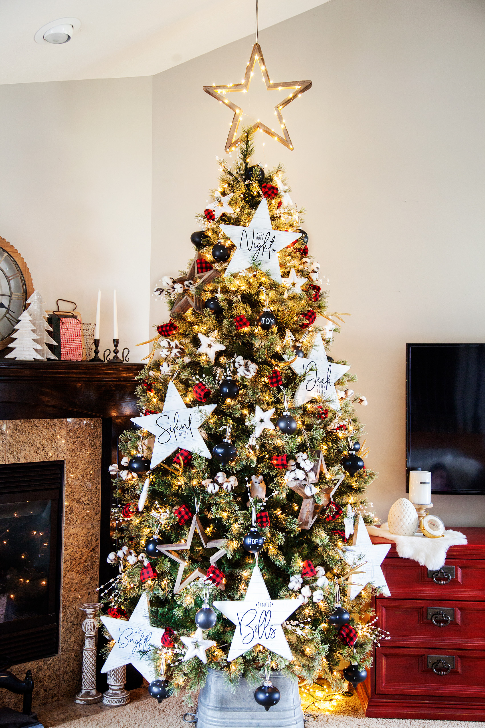 DIY Christmas Tree Star
 DIY Farmhouse Christmas Carol Star Tree Ornaments