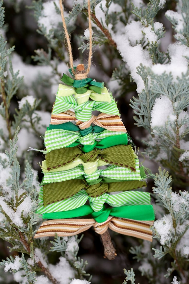 DIY Christmas Trees
 10 Affordable DIY Christmas Tree Decorations