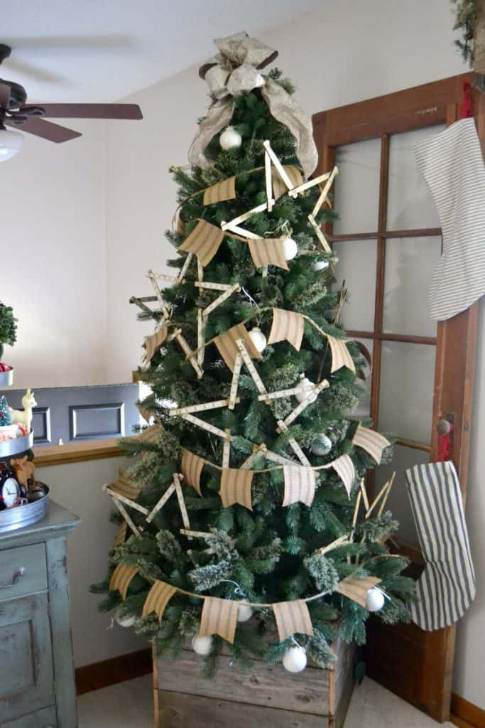 DIY Christmas Trees
 Christmas Tree Garland DIY To Give Your Tree A Rustic