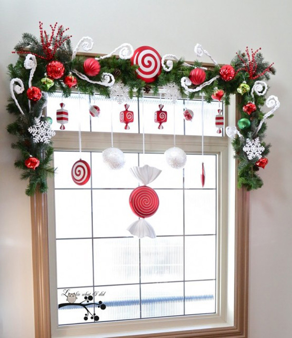 DIY Christmas Window Decorations
 15 Christmas Window Decoration with Wreaths and Garlands