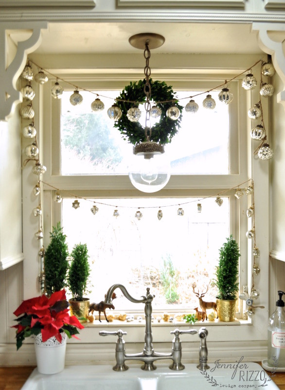 DIY Christmas Window Decorations
 12 Cutest And Easiest DIY Christmas Window Décorations