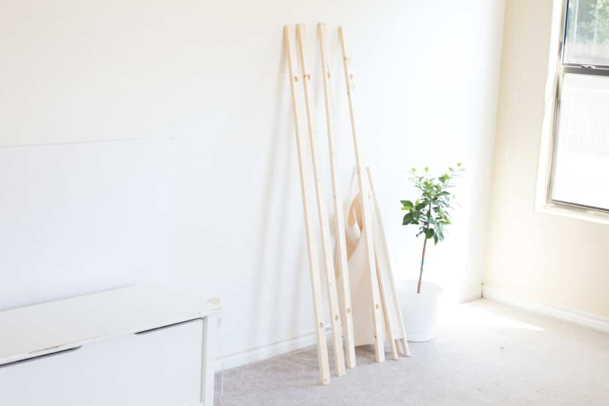 DIY Clothing Rack Wood
 [DIY] How to make a wooden clothing rack for your toddler