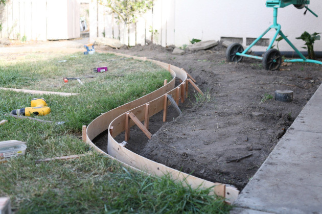 Diy Concrete Landscape Edging
 DIY Yard Curbs