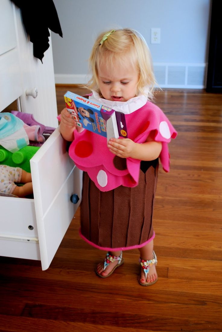 DIY Cupcake Costume
 38 best images about Cupcake costumes on Pinterest