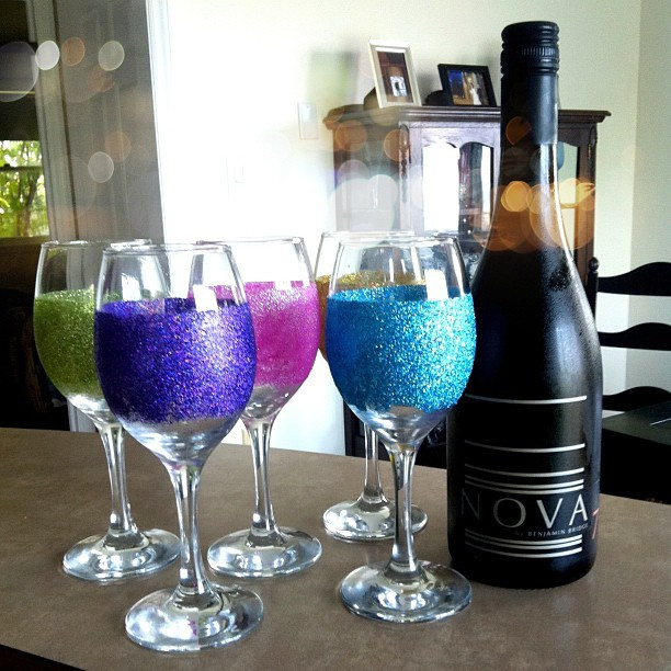 DIY Decorative Wine Glasses
 16 Useful DIY Ideas How To Decorate Wine Glass
