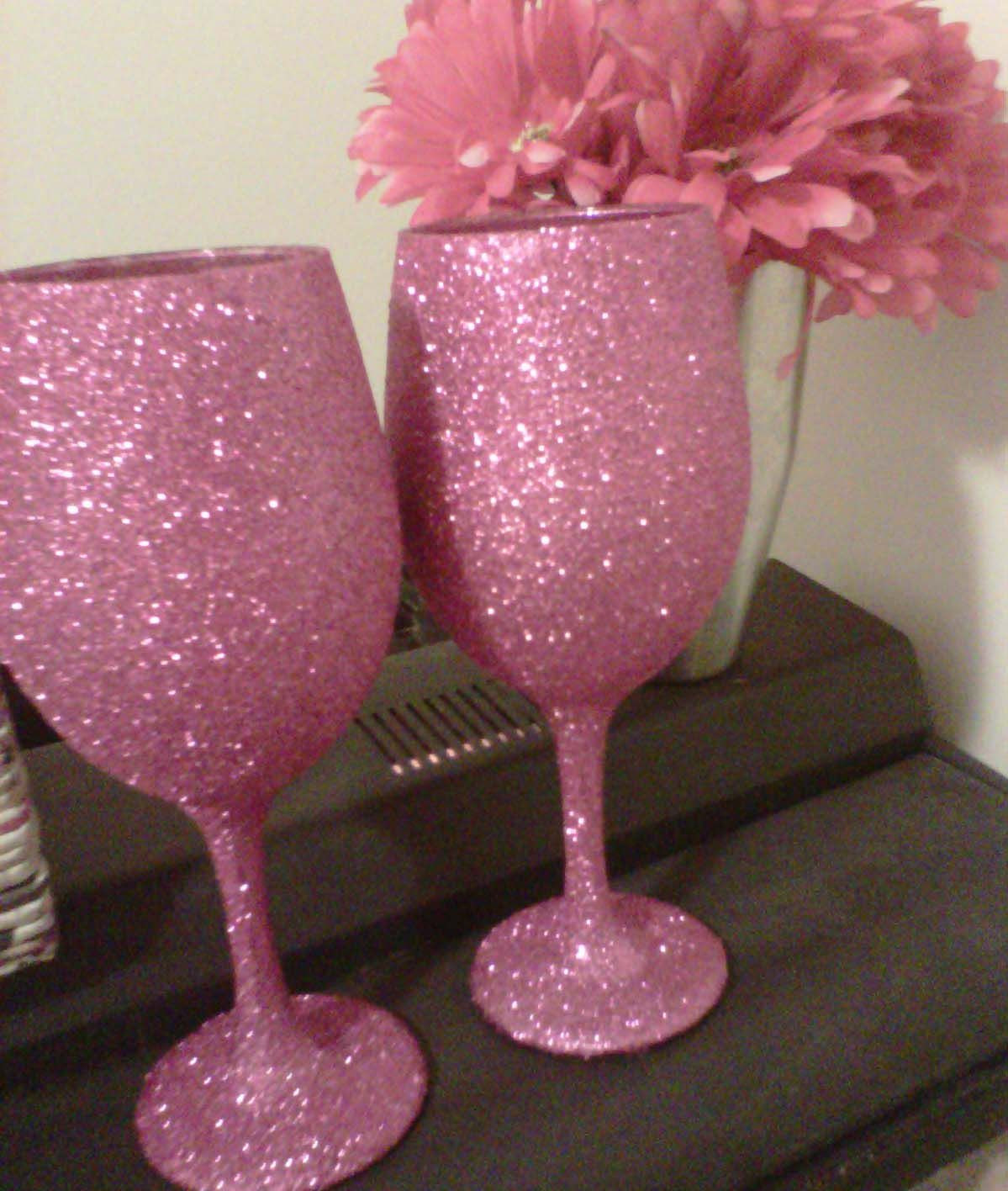 DIY Decorative Wine Glasses
 Glitter wine glasses Diy wine glass decorating