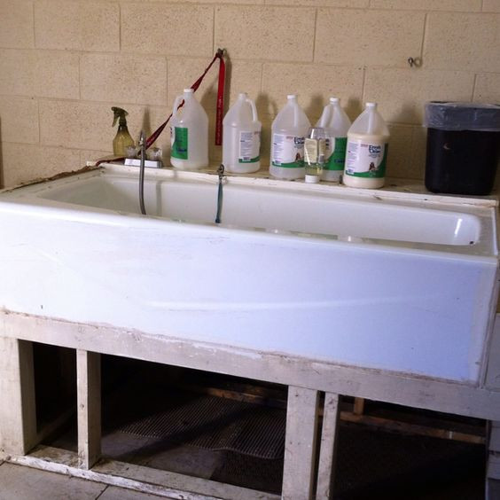 DIY Dog Bath
 DIY dog washing station