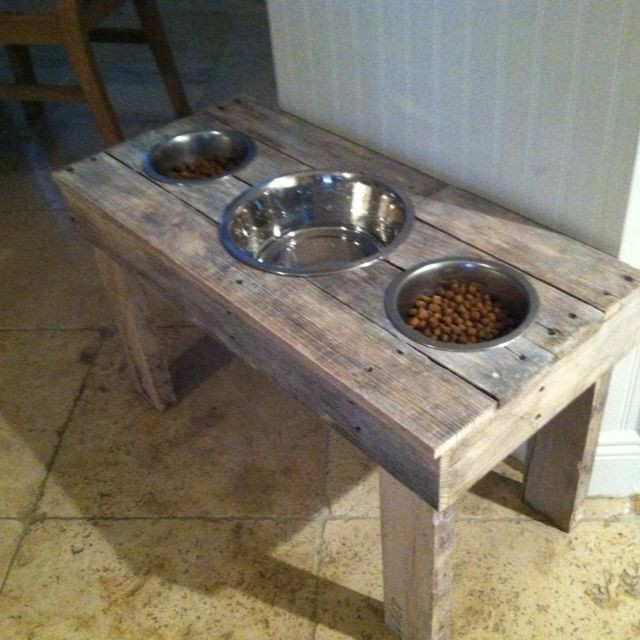 DIY Dog Dish Stand
 DIY Dog Food Bowl Stand Made out of pallets Wes