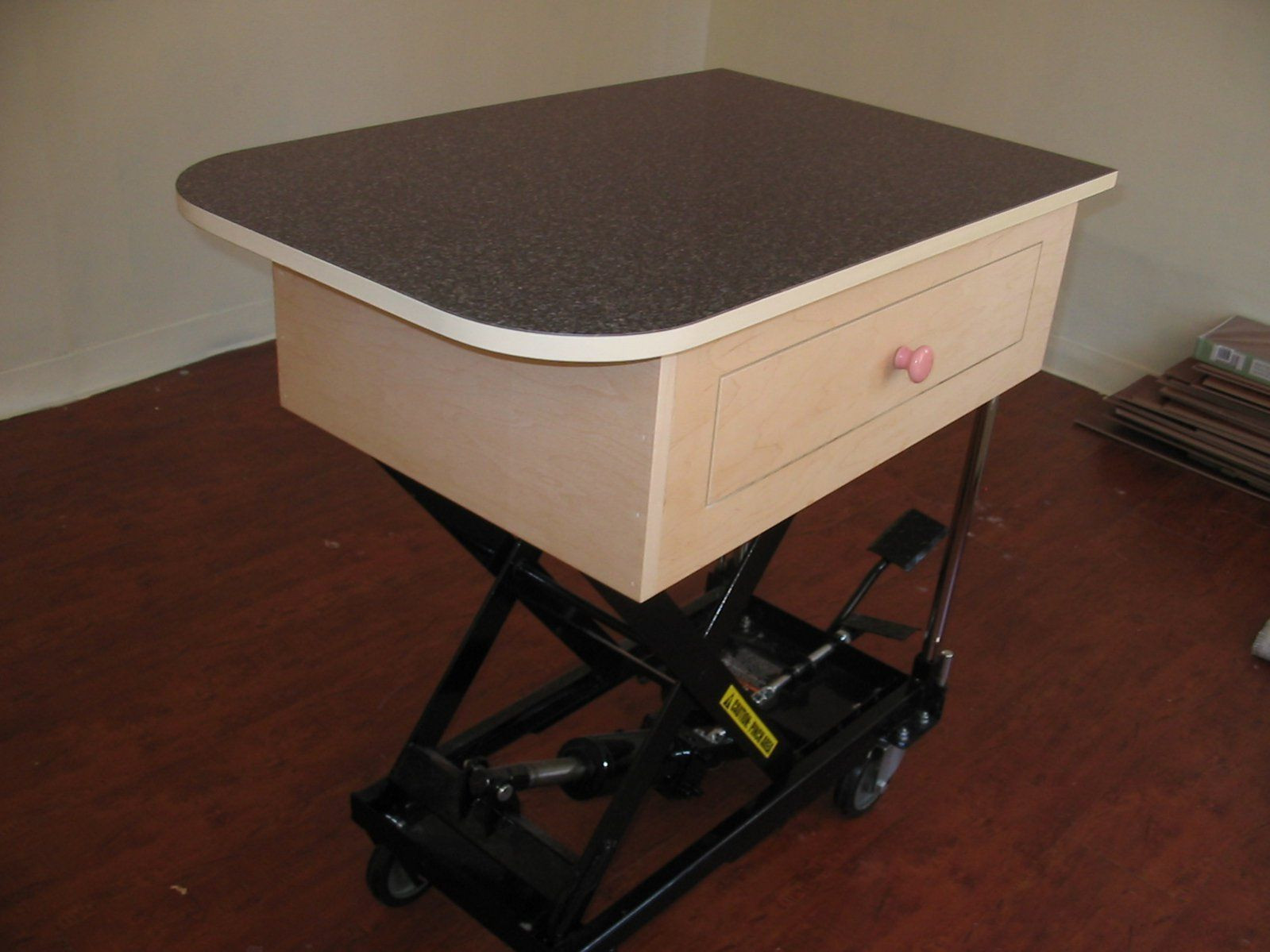 DIY Dog Grooming Arm
 DIY Hydraulic Grooming Table with storage