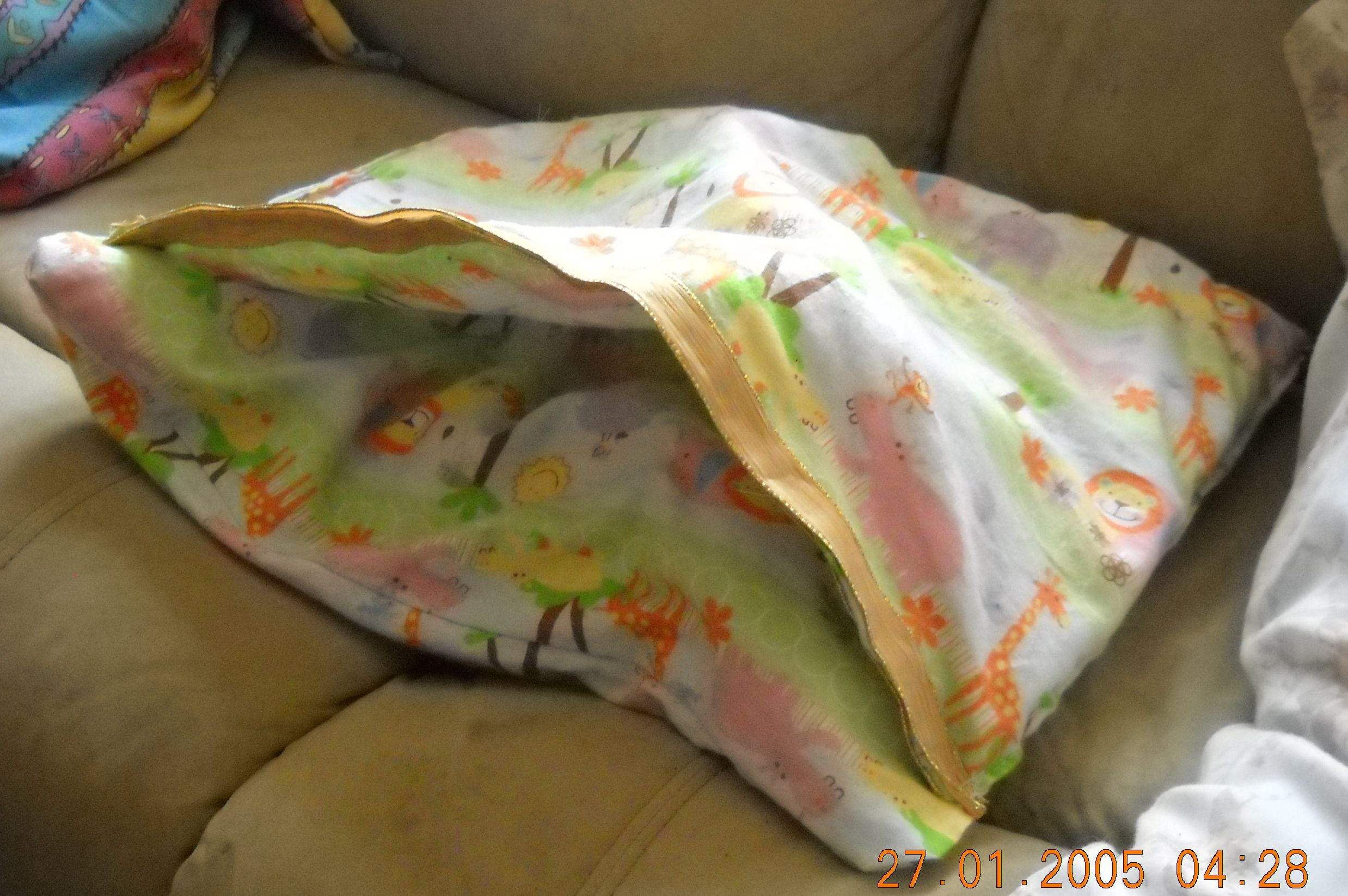 DIY Dog Sleeping Bag
 First try at sleeping bag hideaway type bed for the dogs