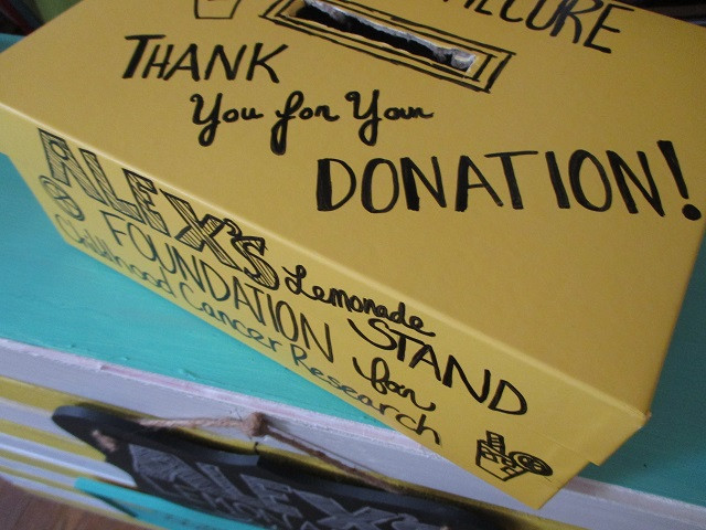 DIY Donation Box
 e Savvy Mom ™