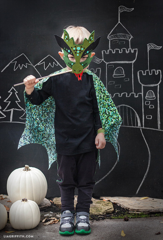 DIY Dragon Mask
 Homemade Halloween Costume No sew dragon mask