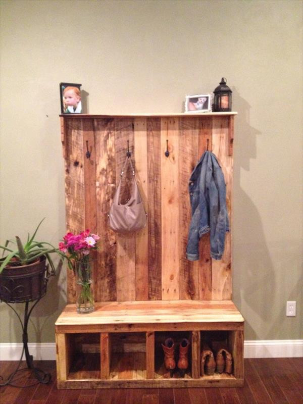 Diy Entry Bench With Storage
 7 DIY Entryway Benches and Storage for your Apartment