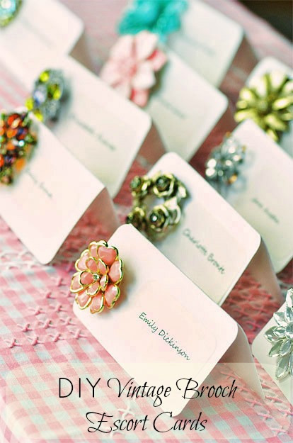 DIY Escort Cards Wedding
 DIY Vintage Brooch Escort Cards
