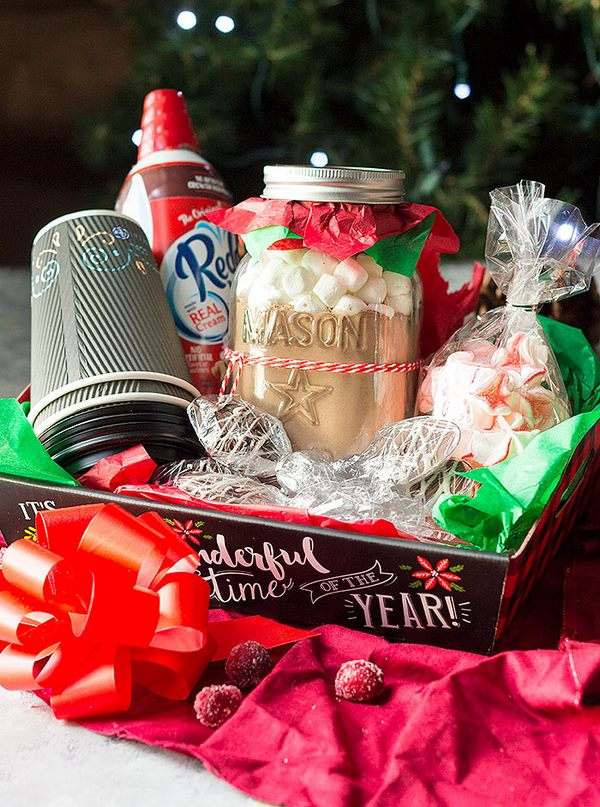 DIY Family Gift
 DIY Christmas t basket ideas – how to arrange and