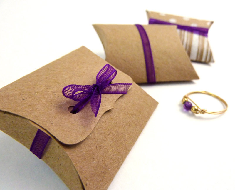 DIY Favor Box
 Mini Pillow Boxes 25 DIY Kraft favor boxes 2 by