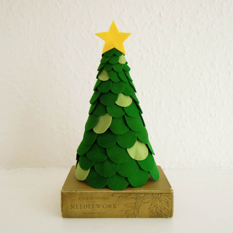 DIY Felt Christmas Tree
 12 Cutest DIY Felt Christmas Trees To Make Shelterness