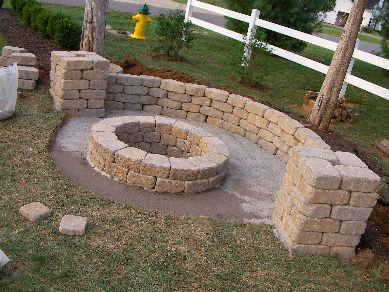 Diy Fire Pit Patio
 Creatively Luxurious DIY Fire Pit Project Here to Enhance