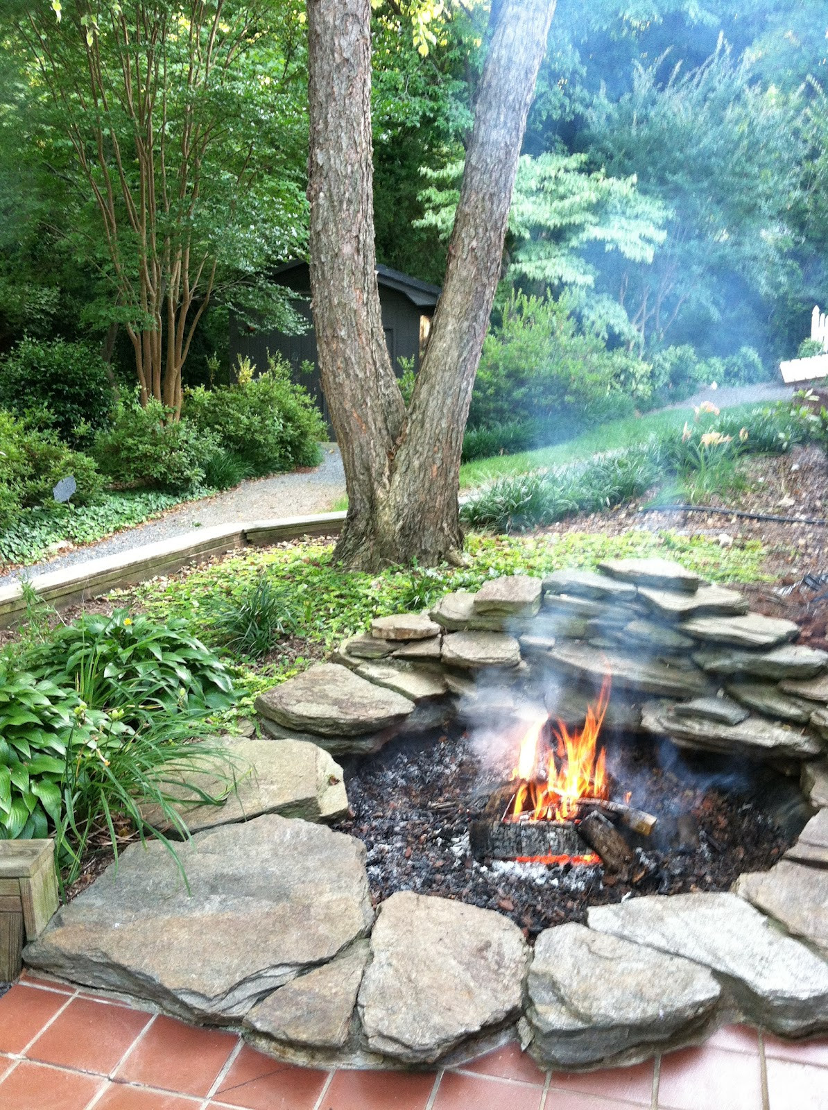 Diy Fire Pit Patio
 12 DIY Fire Pits For Your Backyard