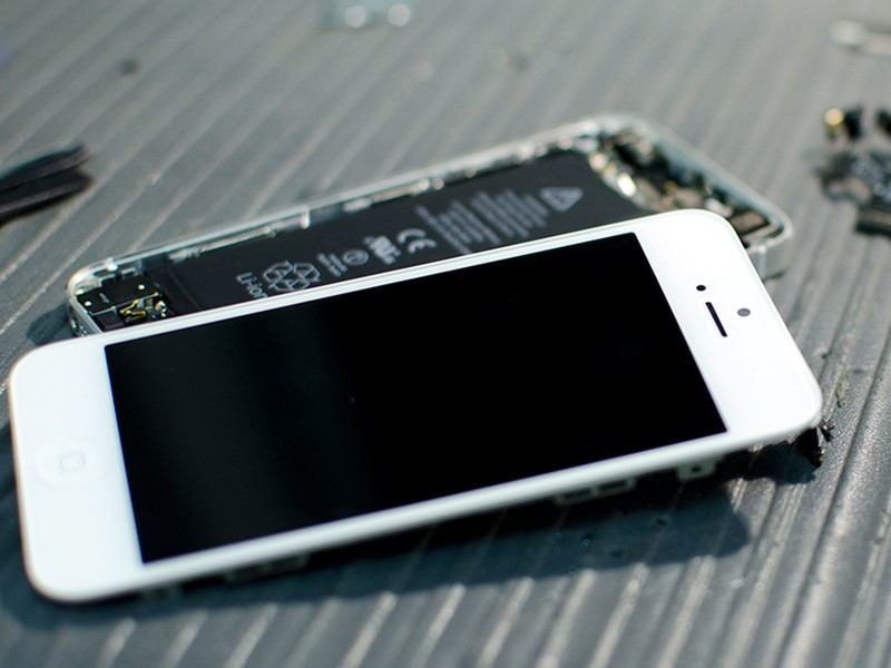 DIY Fix Cracked Screen
 How to replace a cracked screen on an iPhone 5