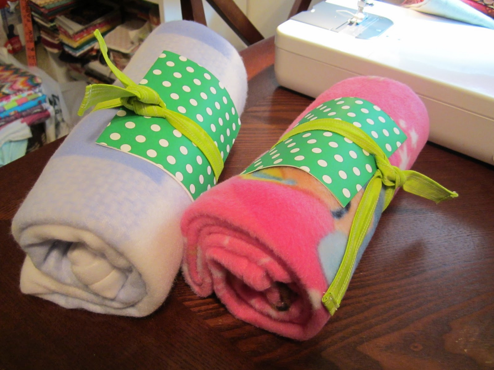 DIY Fleece Baby Blanket
 Quarter Incher Super Duper Quick Baby Blanket Tutorial
