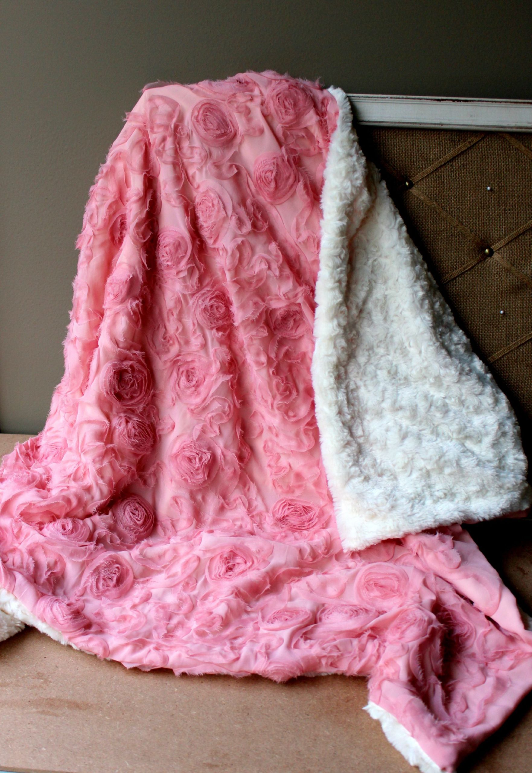 DIY Fleece Baby Blanket
 Baby girl has approximately 4 379 blankets already but