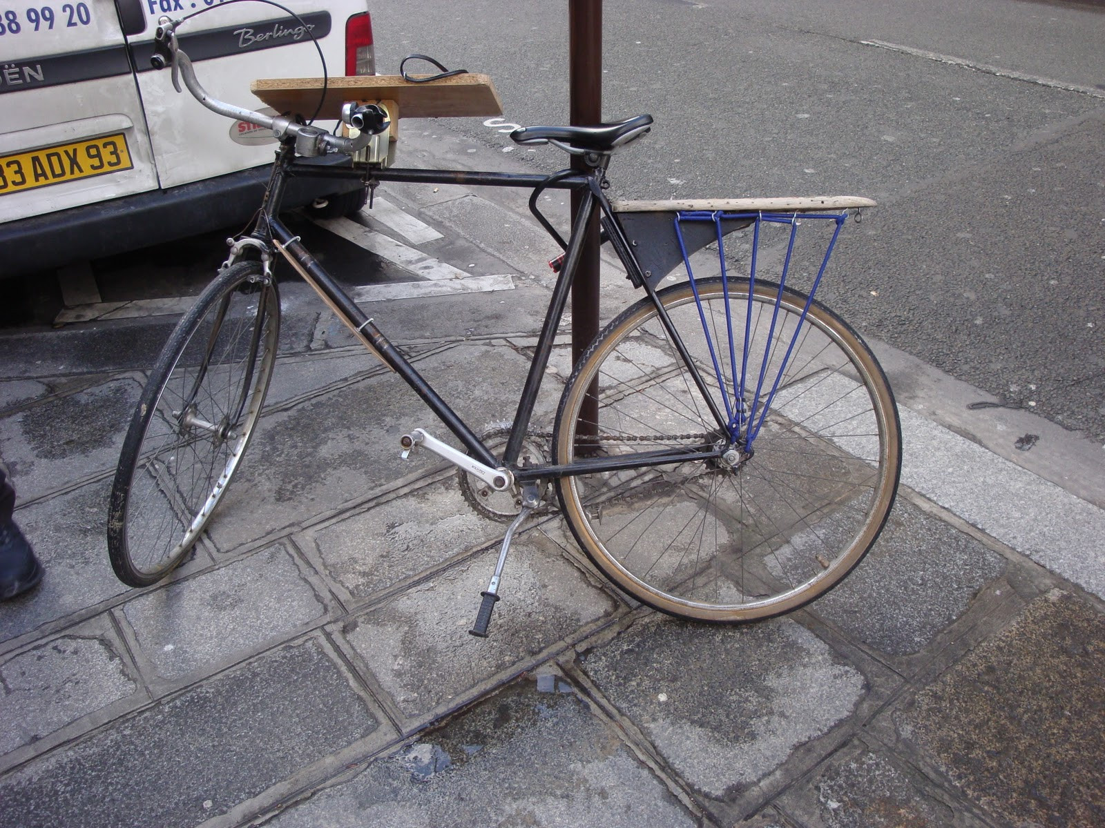 DIY Front Bike Rack
 Chic Cyclists DIY French Porteur