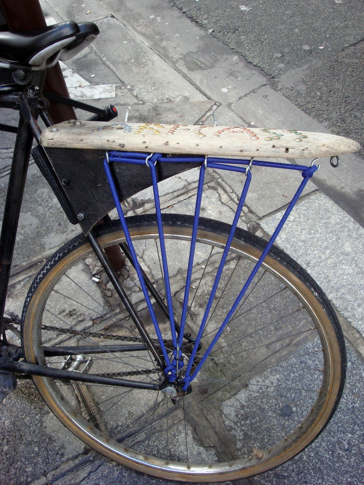 DIY Front Bike Rack
 chiccyclist DIY