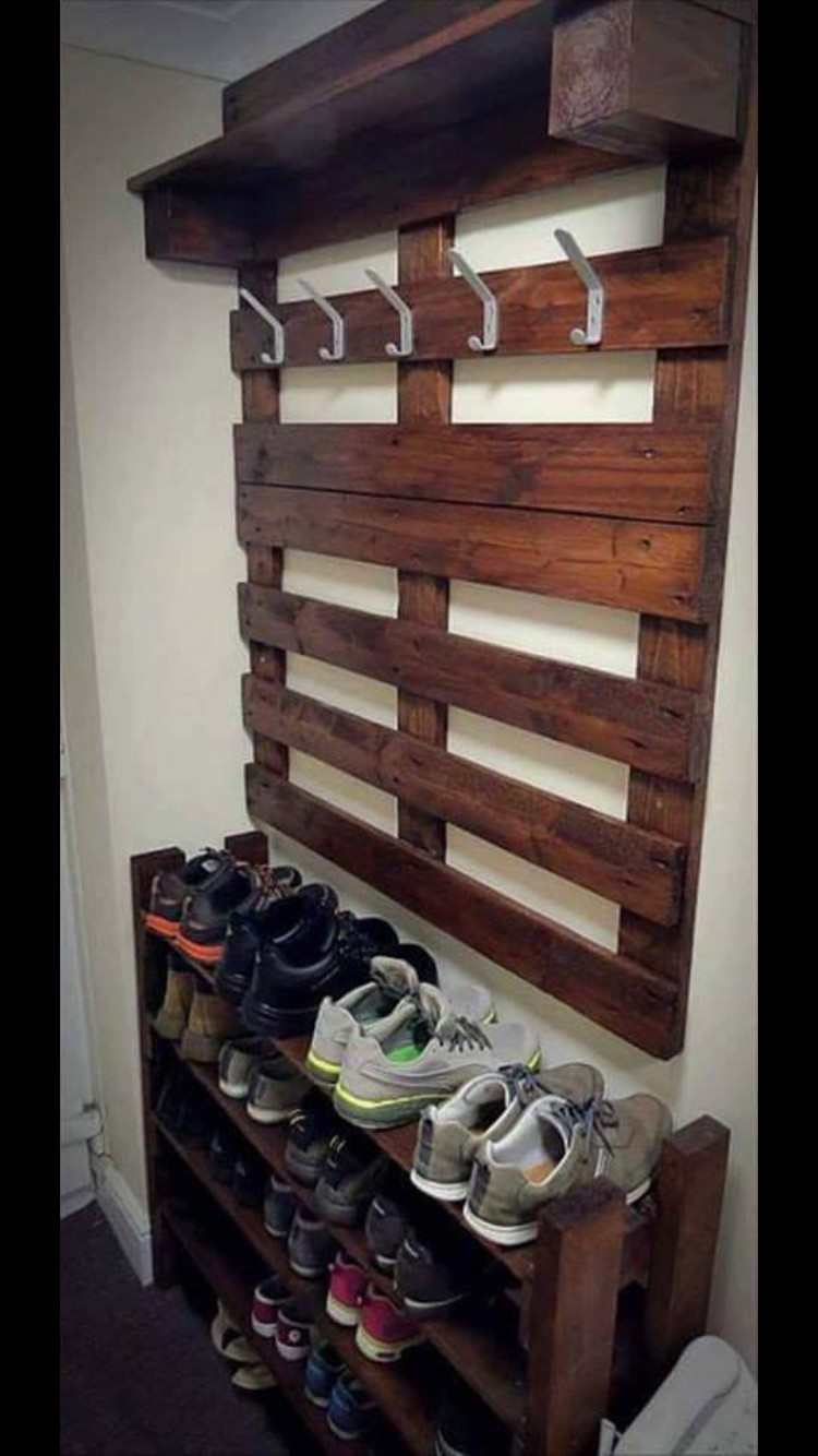 DIY Garage Shoe Rack
 Love the shoe rack I would keep them beside the garage