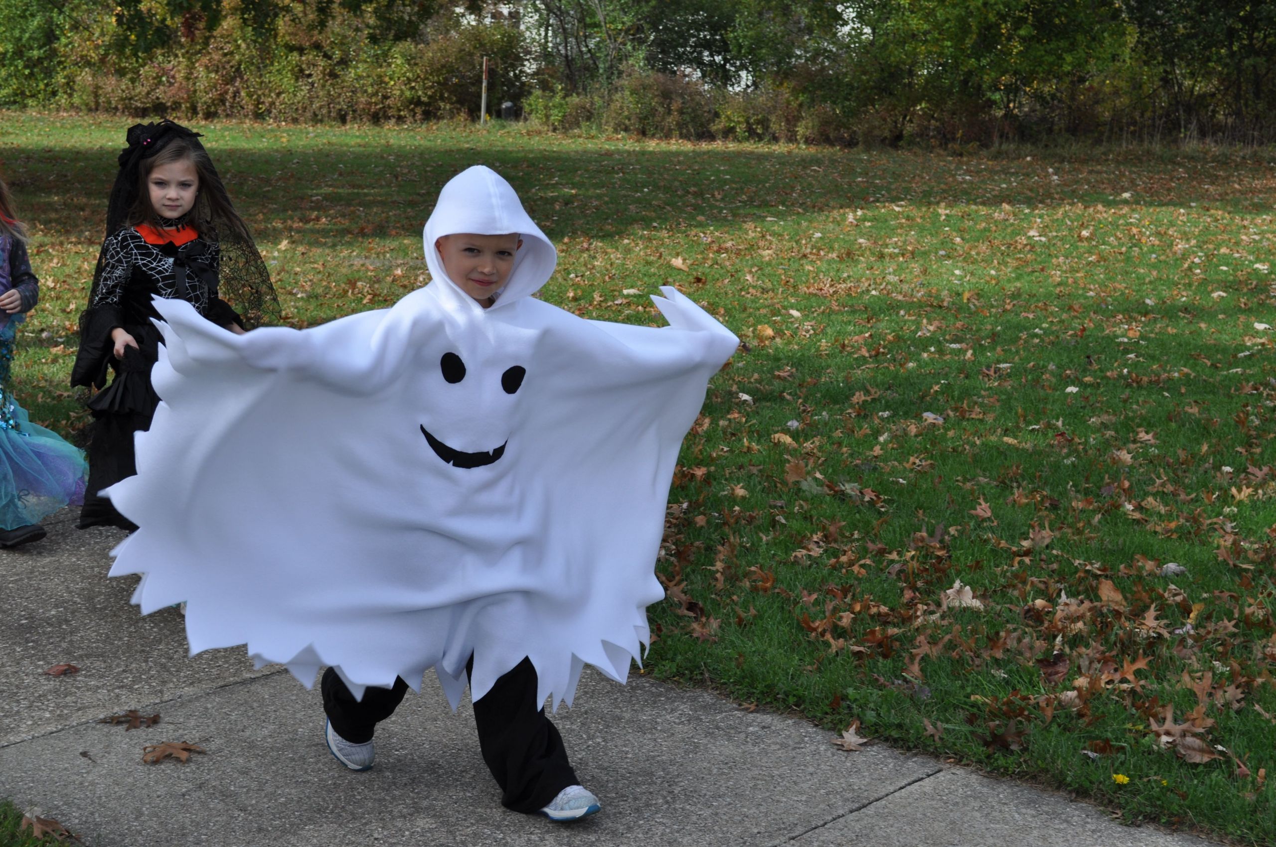 DIY Ghost Costume For Toddler
 What an AWESOME ghost costume Fleece with hood Simple