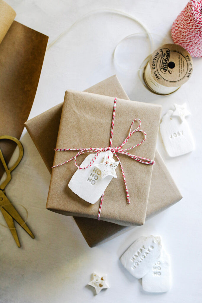 DIY Gift Tags
 How to Make DIY Gift Tags with Cornstarch Clay